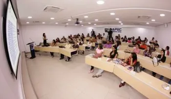 Mitur ofrece charla Turismo de Salud a estudiantes de APEC