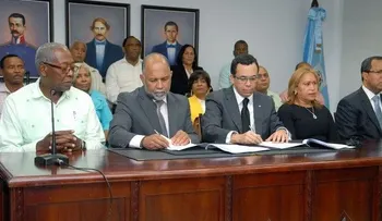 Ratifican profesores recibirán 10% de aumento salarial; Miner y ADP firman acuerdo 