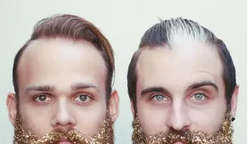 La gente ahora cubre sus barbas con brillos para Navidad