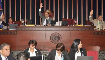 Senado dará este miércoles informe final venta acciones estatales en Antena Latina
