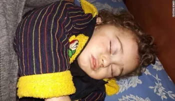 Nadie sabe quién es este niño sirio inconsciente que sobrevivió a los bombardeos