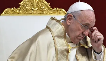 El papa Francisco sale a comprar lentes y conmociona al centro de Roma