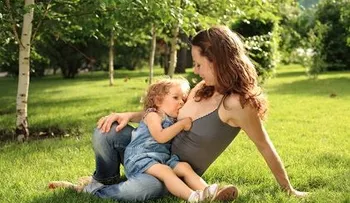 Lactancia prolongada da niños más inteligentes