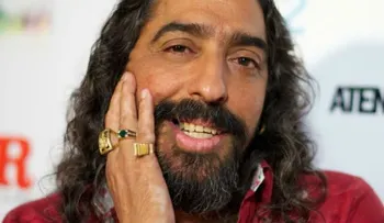 El Cigala recibe duras criticas por comportamiento â??extrañoâ? en programa de TV