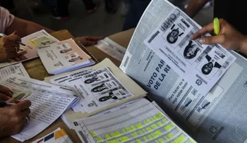 Investigan presunta red de compra de votos en Colombia