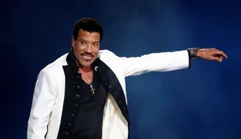 "Decir 'I love you' nunca va pasar de moda", dice Lionel Richie