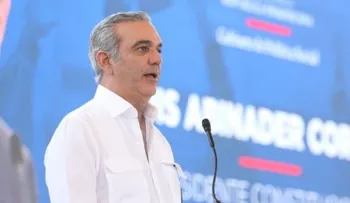 Abinader evalúa proyectos en Barahona y conversa con empresarios e inversionistas