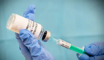 Países buscan una cura rápida del COVID-19, y la OMS dice que "quizás nunca haya una solución"