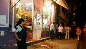 Comerciante dice haber sido asaltado por policías