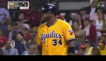Jonrón de Kenny Vargas en el triunfo de las Aguilas sobre los Leones 