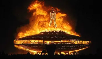 Muere hombre que se lanzó a las llamas en el Festival 'Burning Man'