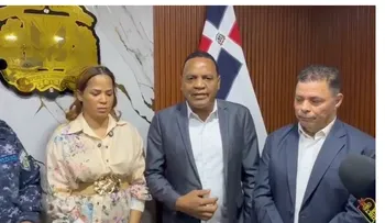 Kelvin Junior denuncia vandalismo contra su vehículo en Cotuí
