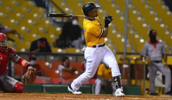Fanáticos de las Aguilas piden a Félix Fermín no poner a jugar a Robel García