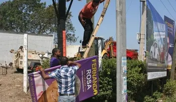 Alcaldía de Santiago renuente a retirar propaganda