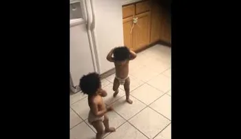 Wao...Estas gemelas de 22 meses bailando la canción de Beyonce