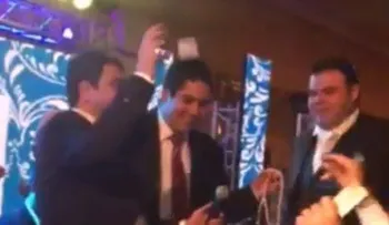 Video: hijo de Maduro baila entre billetes