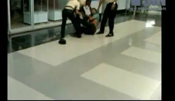 Estudiante es agredida por grabar a un seguridad del Metro cuando golpeaba usuario