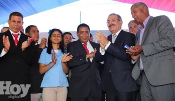 Gobierno inaugura seis escuelas tanda extendida