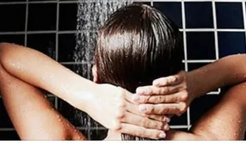 Razones por las que dicen no deberías bañarte diariamente 