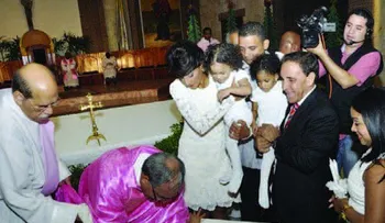 Primera Dama encabeza bautizo ocho niños de dos partos múltiples