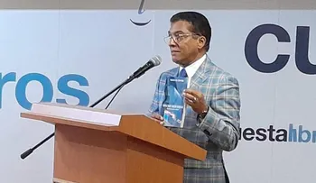 Marcos Cross pone en circulación la obra "Notas sobre Derecho Consular, experiencia de un cónsul"