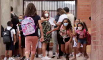 La OMS aconseja mantener abiertas las escuelas pese a subida de los contagios