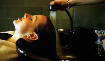 El peligro del accidente cerebrovascular en las peluquerías y salones de belleza