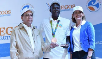 Valdez Albizu encabeza inauguración Juegos Interdepartamentales 2016 del Banco Central de la RD