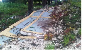 Lluvias derriban pared de liceo recién inaugurado en Barahona