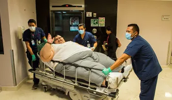 Intervienen con éxito el hombre más obeso del mundo