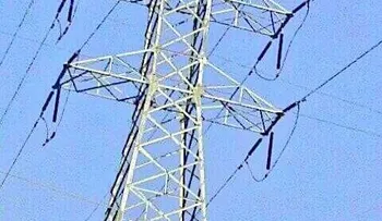 Rescatan hombre amenazaba lanzarse de antena en Villa Mella, porque su esposa lo abandonó