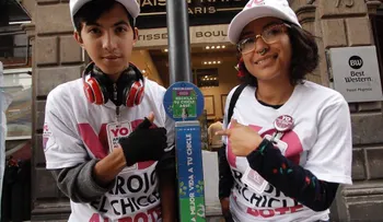 México lanza programa para reciclar el chicle, un problema en las aceras de la capital