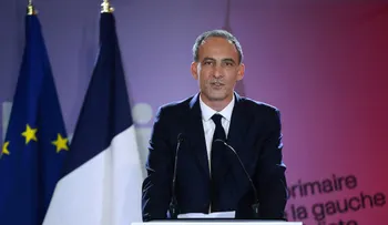 Raphaël Glucksmann gana las primarias socialistas y será candidato presidencial en Francia 2027