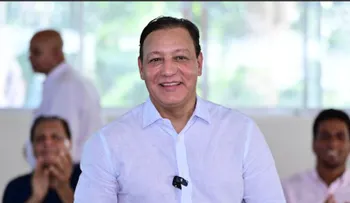 Abel Martínez promete recuperar esperanza del país
