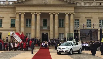 Así será el papamóvil en el que viajará Francisco en Colombia