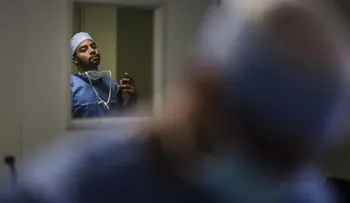Médicos huyen de Puerto Rico y dejan a pacientes en el limbo 