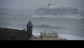 Un crucero atraviesa una "marejada histórica" con olas de 10 metros en Puerto Rico