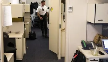 Desalojan sala de prensa de Casa Blanca por amenaza de bomba 