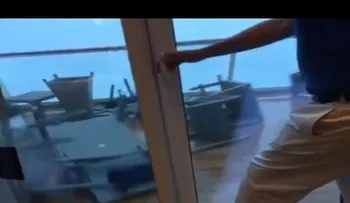 Una fuerte tormenta destroza este crucero (VIDEO)