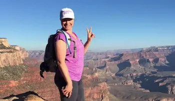Ejecutiva de Yelp se enreda con sus pies y cae del Gran Cañón (VIDEO DEL GRAN CAÃ?ON)