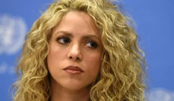 Shakira tiene hemorragia en las cuerdas vocales; pospone su gira para el 2018