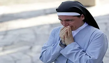 Historia de la religiosa que se convirtió en icono del devastador terremoto en Italia...