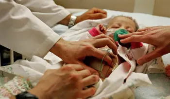 Hospital Memorial de Miami, despide enfermera que compartió foto de recién nacido con intestinos fuera