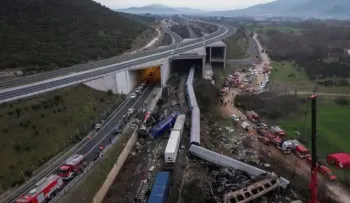 Al menos 36 muertos y 130 heridos al colisionar dos trenes en Grecia