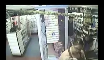 Un ladrón muere cuando el dueño del negocio comenzó a gritar â??la sangre de Cristo tiene poderâ? (VIDEO)