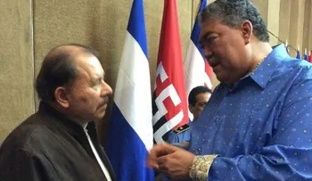 Miguel Mejía explica al presidente de Nicaragua en Plan de Regularización