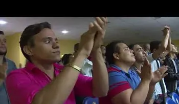Un hombre prueba todo tipo de cura para quitarse la homosexualidad; fue aceptado en una Iglesia