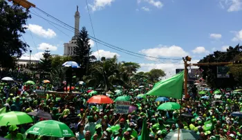 Políticos y reconocidos periodistas piden fin contra la impunidad y la corrupción en marcha verde en Santiago