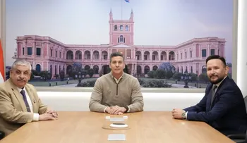 Santiago Peña nombra a Isaías Fretes ministro de Salud de Paraguay en medio de conflicto con médicos