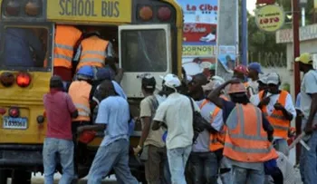 Haitianos denuncian redadas y discursos xenofóbicos tras veda